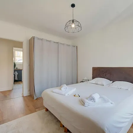 L'oiseau Blanc / - Piscine Du