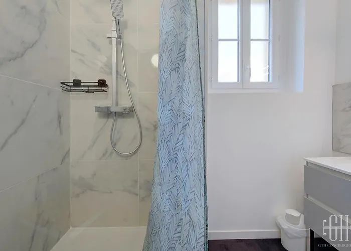 L'oiseau Blanc / - Piscine Du