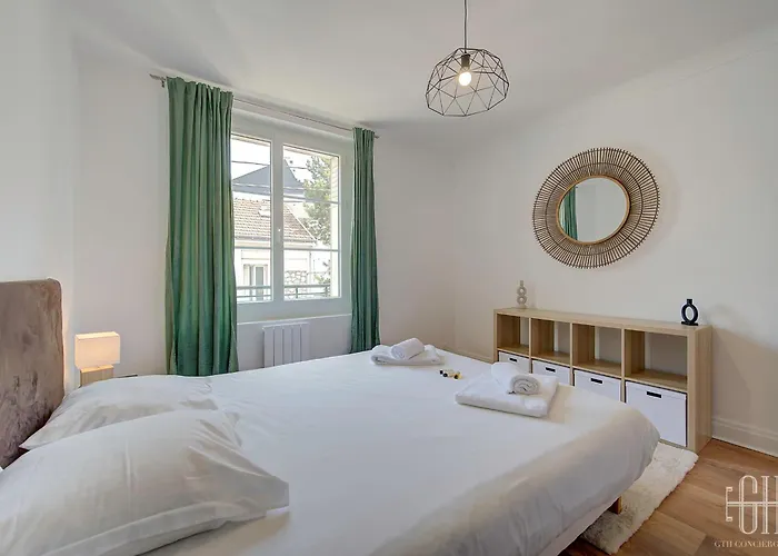 L'oiseau Blanc / - Piscine Du