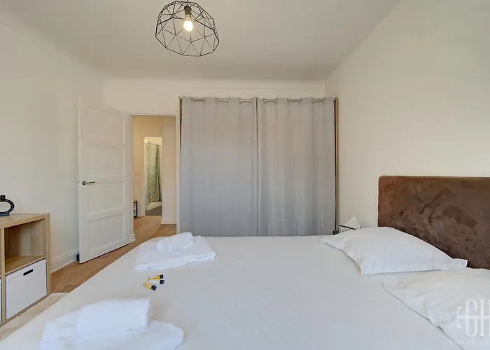 L'oiseau Blanc / - Piscine Du 图尔